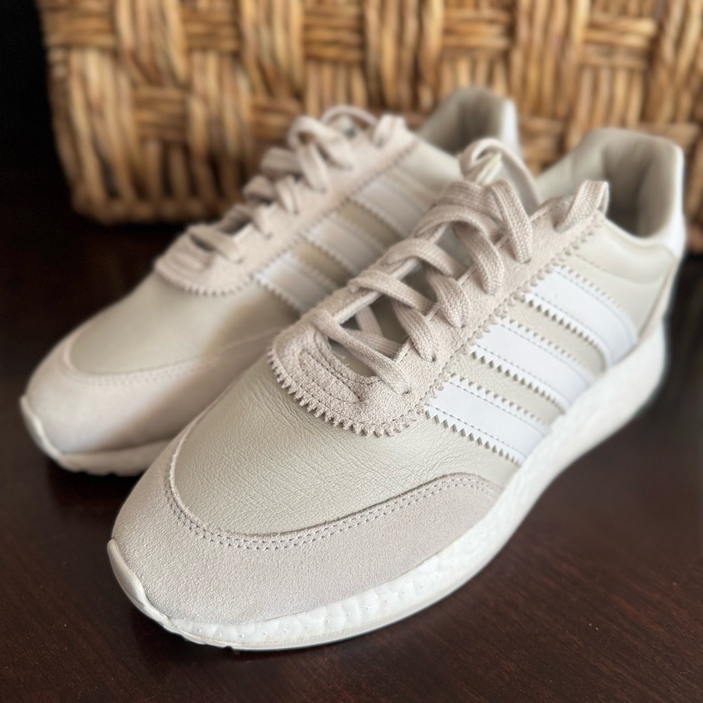 *RARE* Adidas Men's Raw White/Crystal White Sneakers I-5923